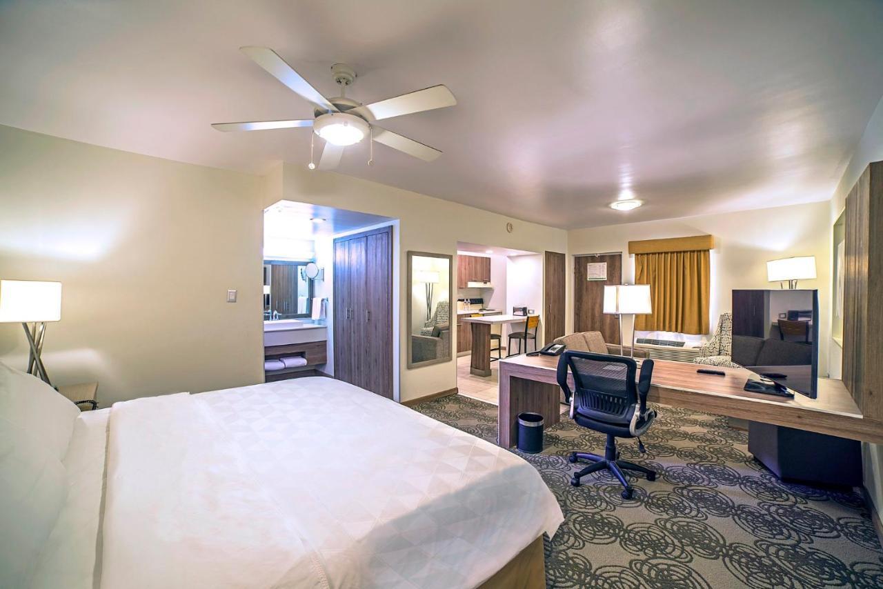 Holiday Inn Hotel & Suites Chihuahua By Ihg Exterior foto